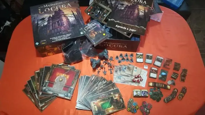 Что внутри: игра Особняки безумия. Вторая редакция