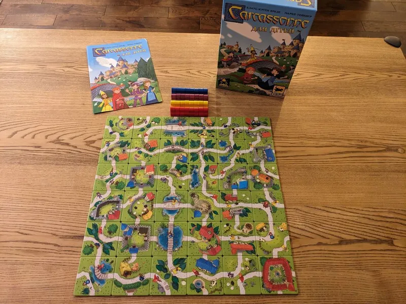 Что внутри: игра Дети Каркассона